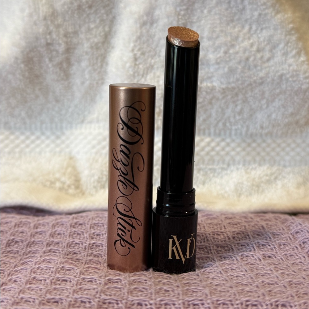 ✨Brand New Kat Von D Dazzle Stick Metallic Eyeshadow Hail Surge✨